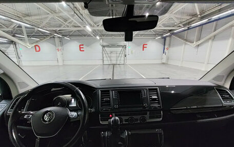 Volkswagen Multivan T6 рестайлинг, 2016 год, 4 450 000 рублей, 18 фотография