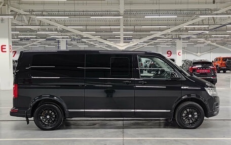 Volkswagen Multivan T6 рестайлинг, 2016 год, 4 450 000 рублей, 8 фотография