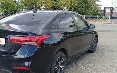 Hyundai Solaris II рестайлинг, 2017 год, 950 000 рублей, 2 фотография
