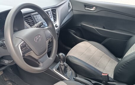 Hyundai Solaris II рестайлинг, 2017 год, 950 000 рублей, 4 фотография