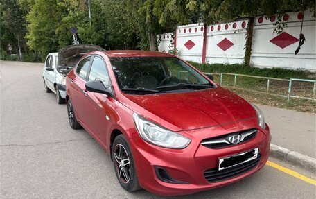 Hyundai Solaris II рестайлинг, 2013 год, 800 000 рублей, 2 фотография