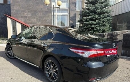 Toyota Camry, 2023 год, 2 900 000 рублей, 2 фотография