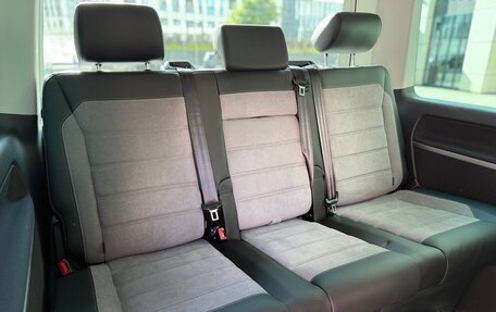 Volkswagen Multivan T6 рестайлинг, 2023 год, 6 290 000 рублей, 18 фотография