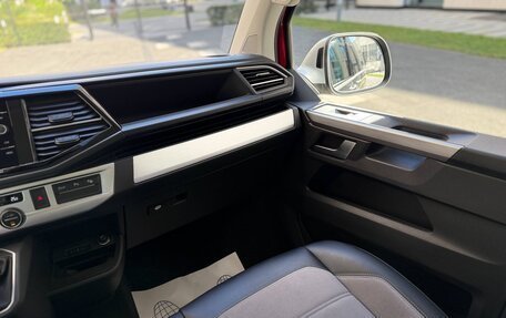 Volkswagen Multivan T6 рестайлинг, 2023 год, 6 290 000 рублей, 24 фотография