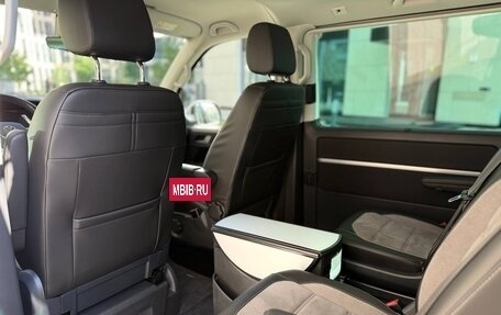Volkswagen Multivan T6 рестайлинг, 2023 год, 6 290 000 рублей, 25 фотография