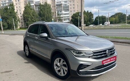 Volkswagen Tiguan II, 2021 год, 3 150 000 рублей, 3 фотография