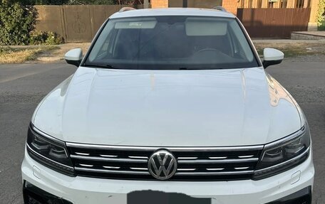 Volkswagen Tiguan II, 2018 год, 2 650 000 рублей, 2 фотография