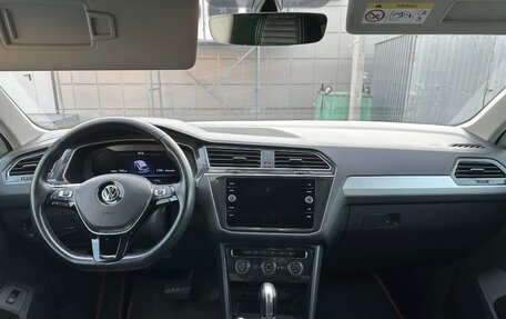 Volkswagen Tiguan II, 2018 год, 2 650 000 рублей, 3 фотография