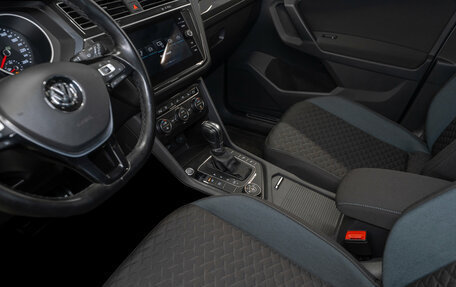 Volkswagen Tiguan II, 2019 год, 2 330 000 рублей, 14 фотография