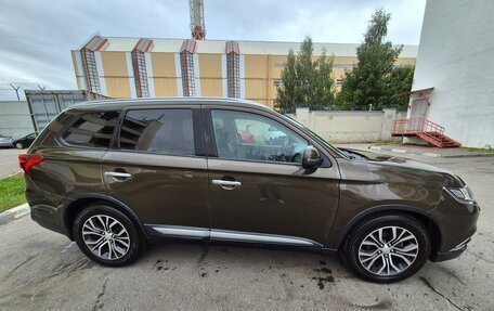 Mitsubishi Outlander III рестайлинг 3, 2017 год, 1 500 000 рублей, 3 фотография