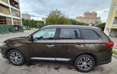 Mitsubishi Outlander III рестайлинг 3, 2017 год, 1 500 000 рублей, 10 фотография