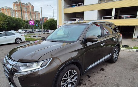 Mitsubishi Outlander III рестайлинг 3, 2017 год, 1 500 000 рублей, 9 фотография