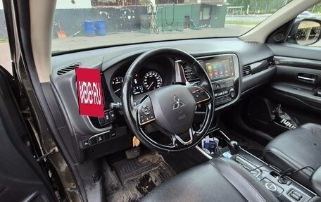 Mitsubishi Outlander III рестайлинг 3, 2017 год, 1 500 000 рублей, 8 фотография