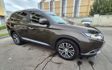 Mitsubishi Outlander III рестайлинг 3, 2017 год, 1 500 000 рублей, 12 фотография
