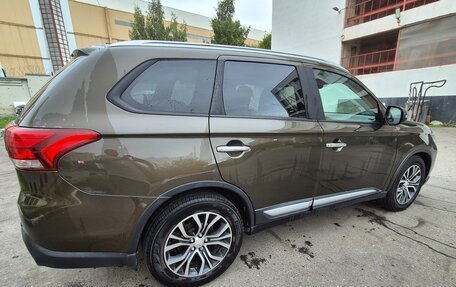 Mitsubishi Outlander III рестайлинг 3, 2017 год, 1 500 000 рублей, 11 фотография