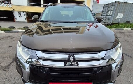 Mitsubishi Outlander III рестайлинг 3, 2017 год, 1 500 000 рублей, 4 фотография