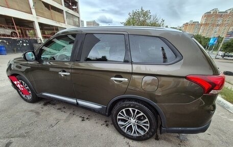 Mitsubishi Outlander III рестайлинг 3, 2017 год, 1 500 000 рублей, 2 фотография