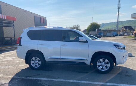 Toyota Land Cruiser Prado 150 рестайлинг 2, 2022 год, 7 600 000 рублей, 4 фотография