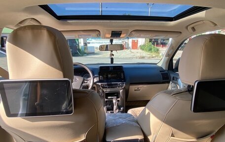Toyota Land Cruiser Prado 150 рестайлинг 2, 2022 год, 7 600 000 рублей, 9 фотография