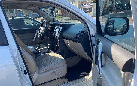 Toyota Land Cruiser Prado 150 рестайлинг 2, 2022 год, 7 600 000 рублей, 15 фотография