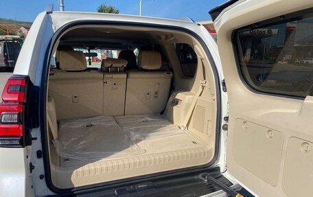 Toyota Land Cruiser Prado 150 рестайлинг 2, 2022 год, 7 600 000 рублей, 16 фотография