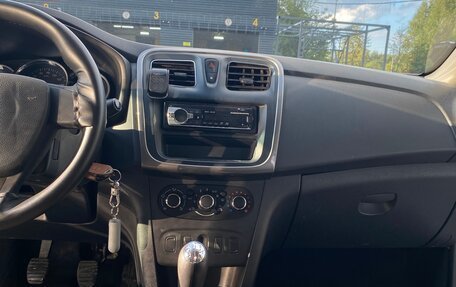 Renault Logan II, 2018 год, 700 000 рублей, 17 фотография