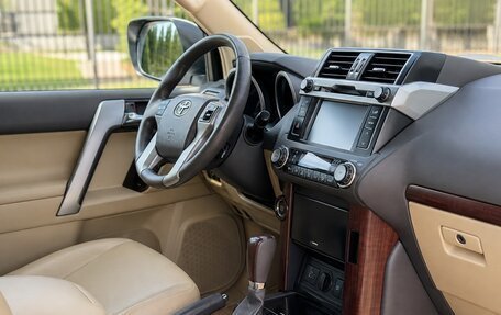 Toyota Land Cruiser Prado 150 рестайлинг 2, 2016 год, 3 999 999 рублей, 8 фотография