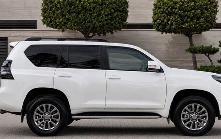 Toyota Land Cruiser Prado 150 рестайлинг 2, 2016 год, 3 999 999 рублей, 11 фотография