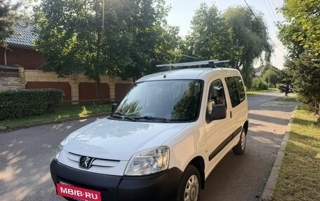 Peugeot Partner II рестайлинг 2, 2011 год, 720 000 рублей, 2 фотография