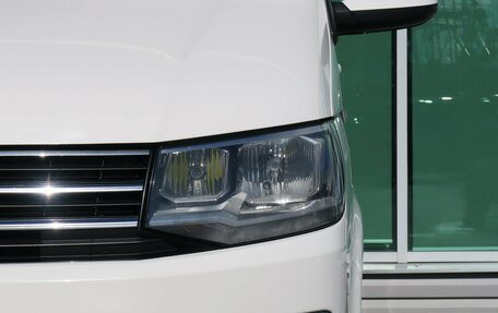 Volkswagen Caravelle T6 рестайлинг, 2016 год, 2 329 000 рублей, 4 фотография