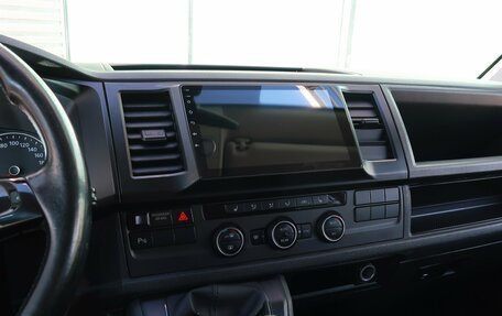 Volkswagen Caravelle T6 рестайлинг, 2016 год, 2 329 000 рублей, 17 фотография