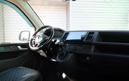 Volkswagen Caravelle T6 рестайлинг, 2016 год, 2 329 000 рублей, 16 фотография