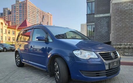 Volkswagen Touran III, 2007 год, 635 000 рублей, 1 фотография