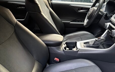 Toyota RAV4, 2021 год, 3 350 000 рублей, 9 фотография