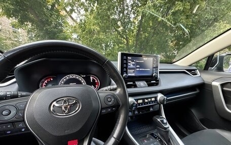 Toyota RAV4, 2021 год, 3 350 000 рублей, 7 фотография