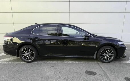 Toyota Camry, 2021 год, 2 800 000 рублей, 4 фотография