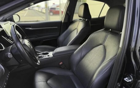 Toyota Camry, 2021 год, 2 800 000 рублей, 14 фотография