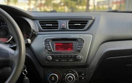 KIA Rio III рестайлинг, 2013 год, 990 000 рублей, 11 фотография