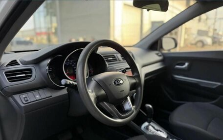 KIA Rio III рестайлинг, 2013 год, 990 000 рублей, 10 фотография