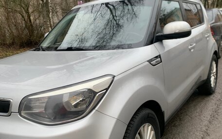 KIA Soul II рестайлинг, 2015 год, 900 000 рублей, 2 фотография