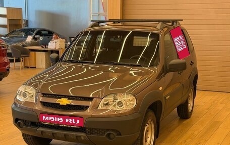 Chevrolet Niva I рестайлинг, 2017 год, 839 000 рублей, 1 фотография