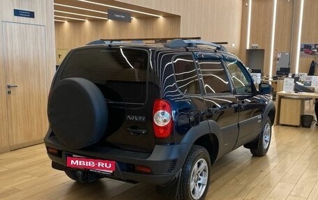Chevrolet Niva I рестайлинг, 2018 год, 649 000 рублей, 5 фотография