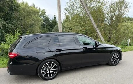 Mercedes-Benz E-Класс, 2020 год, 2 990 000 рублей, 4 фотография