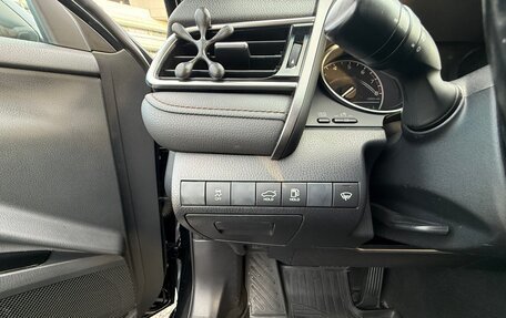 Toyota Camry, 2019 год, 2 800 000 рублей, 11 фотография