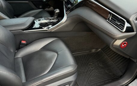 Toyota Camry, 2019 год, 2 800 000 рублей, 14 фотография