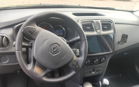 Renault Logan II, 2016 год, 800 000 рублей, 6 фотография