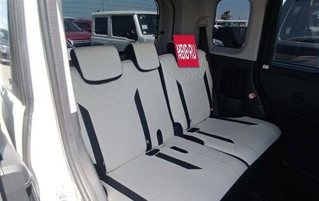 Toyota Roomy I, 2021 год, 1 500 000 рублей, 12 фотография