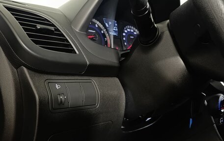 Hyundai Solaris II рестайлинг, 2012 год, 800 000 рублей, 9 фотография