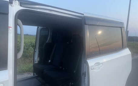 Toyota Noah III, 2015 год, 1 900 000 рублей, 2 фотография