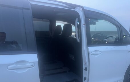 Toyota Noah III, 2015 год, 1 900 000 рублей, 4 фотография